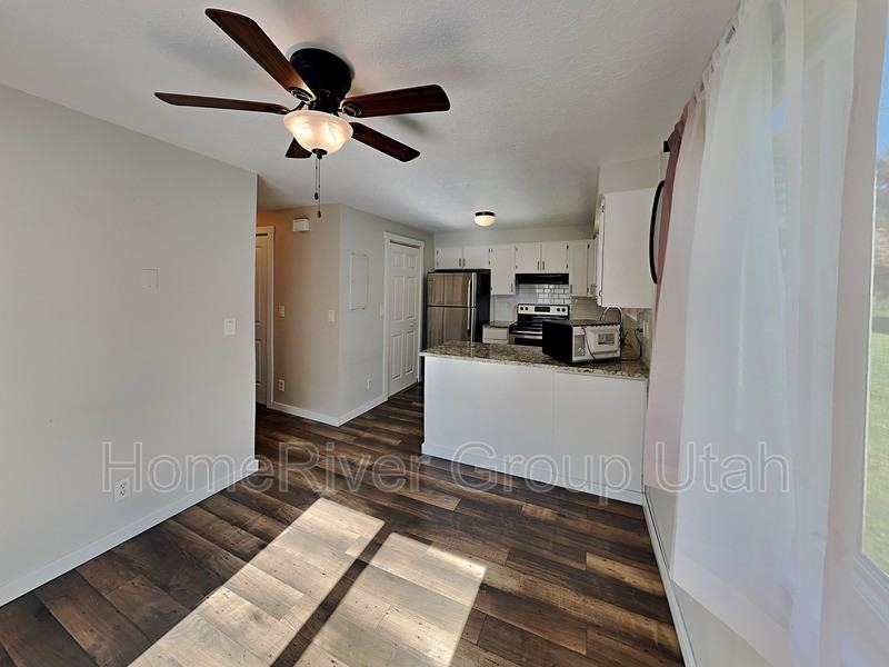 4289 S Winfield Rd - Photo 4 of 38