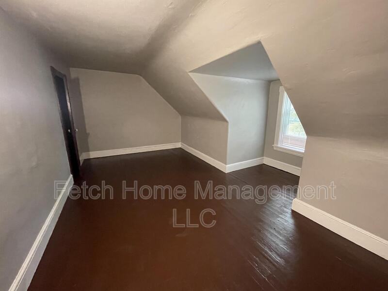 722 E King St - Photo 3 of 9