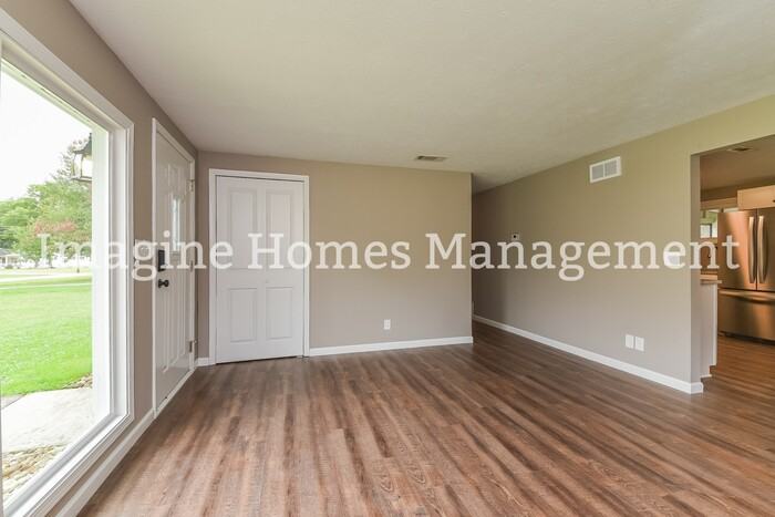 1918 Dooridge Dr - Photo 3 of 12