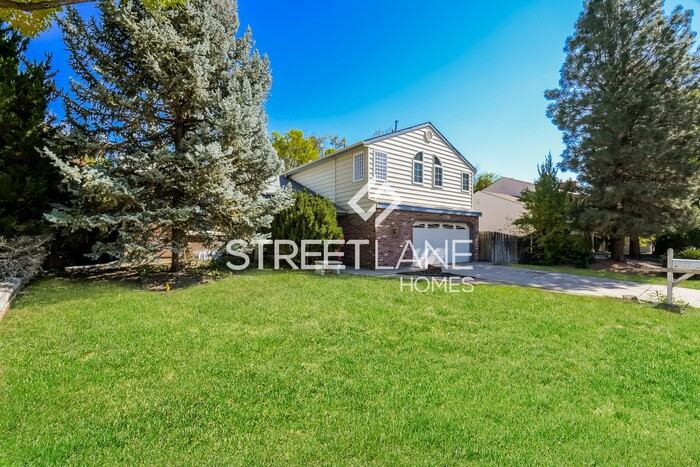 5546 S Sedalia St - Photo 2 of 15