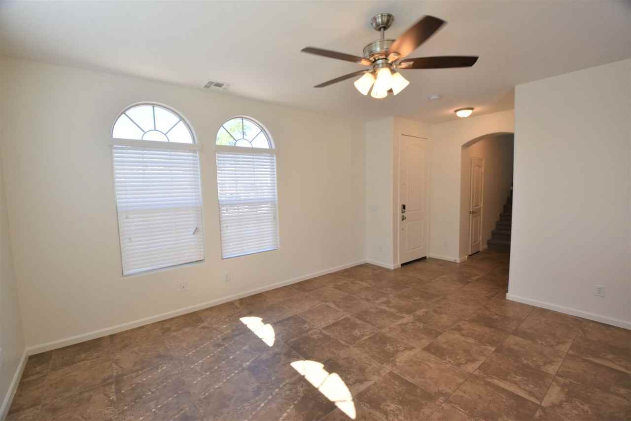 1487 S Sinova Ave - Photo 2 of 16