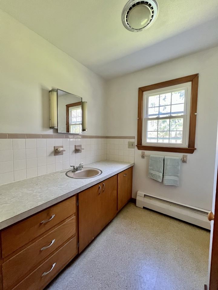 20 Newton Ln #1 - Photo 6 of 13
