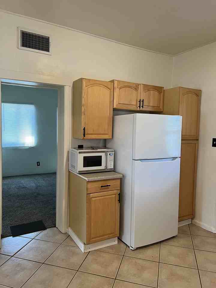 509 N Shawnee Ave #1 - Photo 3 of 10