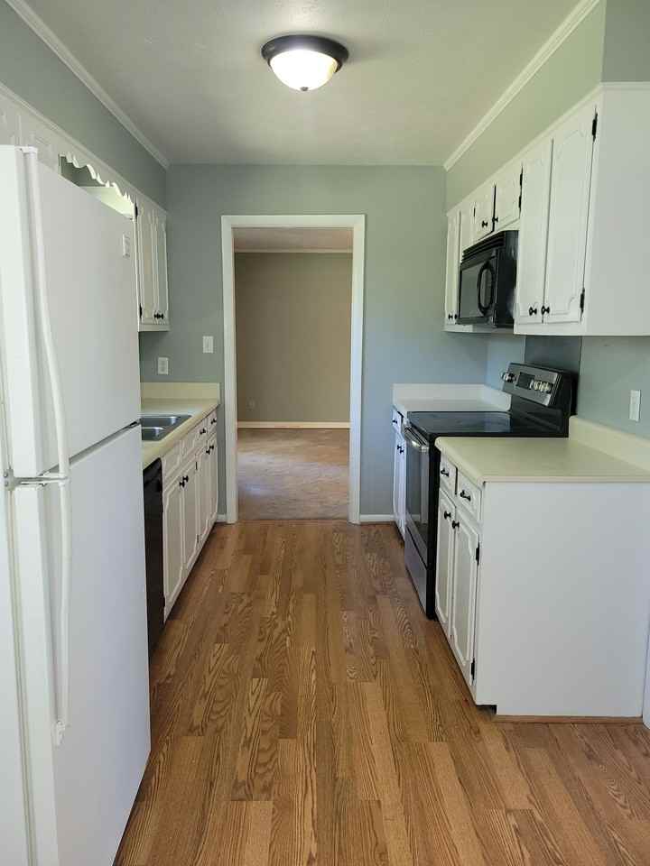 2452 Vandemere Ave #1 - Photo 2 of 11