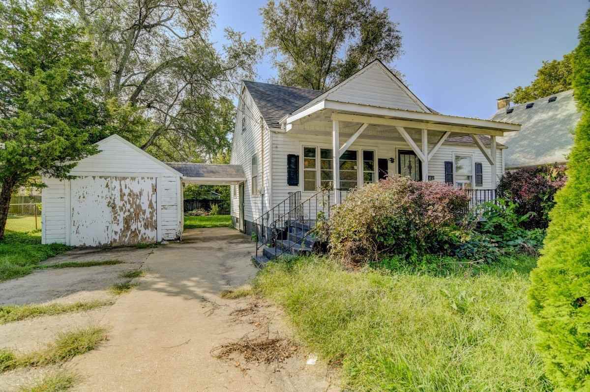 759 E Lawrence St #1 - Photo 3 of 29