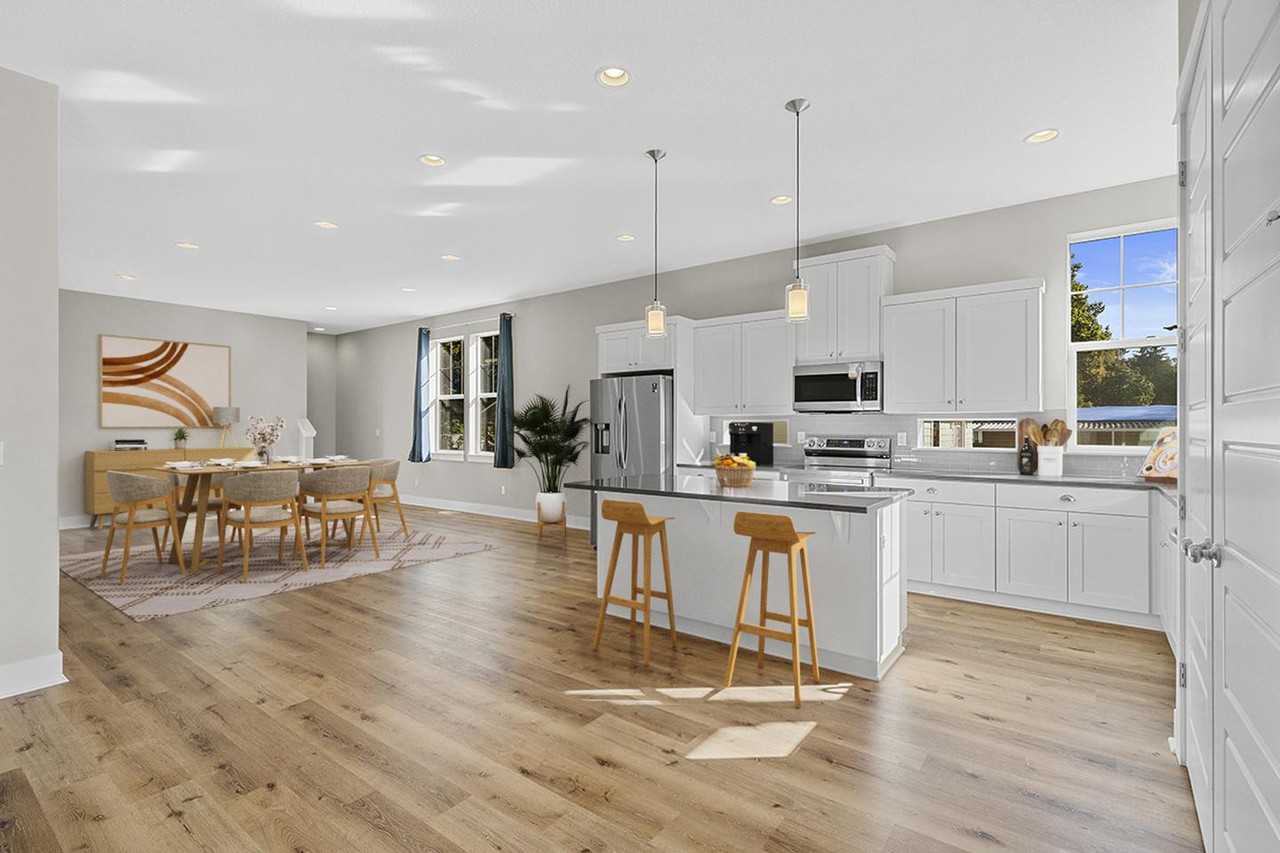 Elegant Hillsboro home near Intel Hillsboro and Orenco Station - Photo 2 of 28