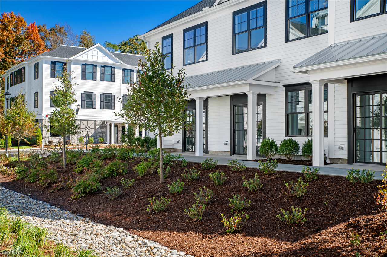 Star Deluxe Branford Apartments 375 E Main St, Branford, CT 06405