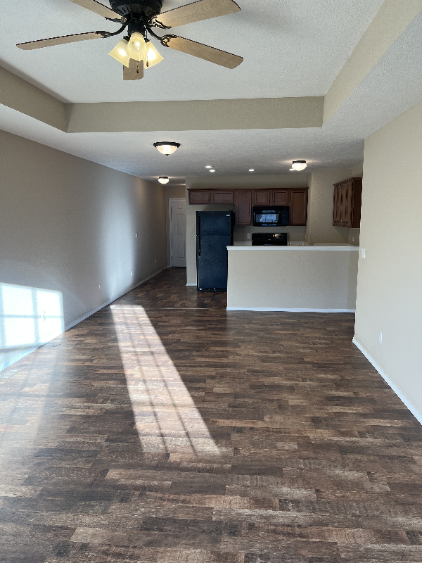 554 Welch St - Photo 3 of 11