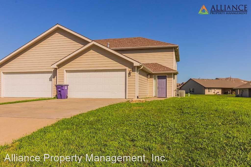 304-306 Stone Drive - Photo 2 of 23