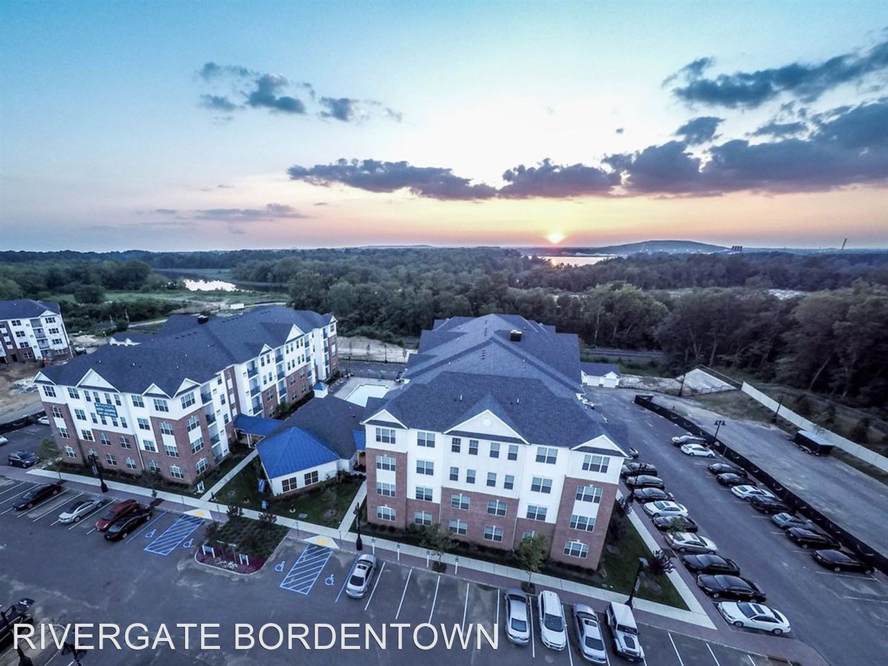 500 BLUFF VIEW CR - Photo 2 of 9