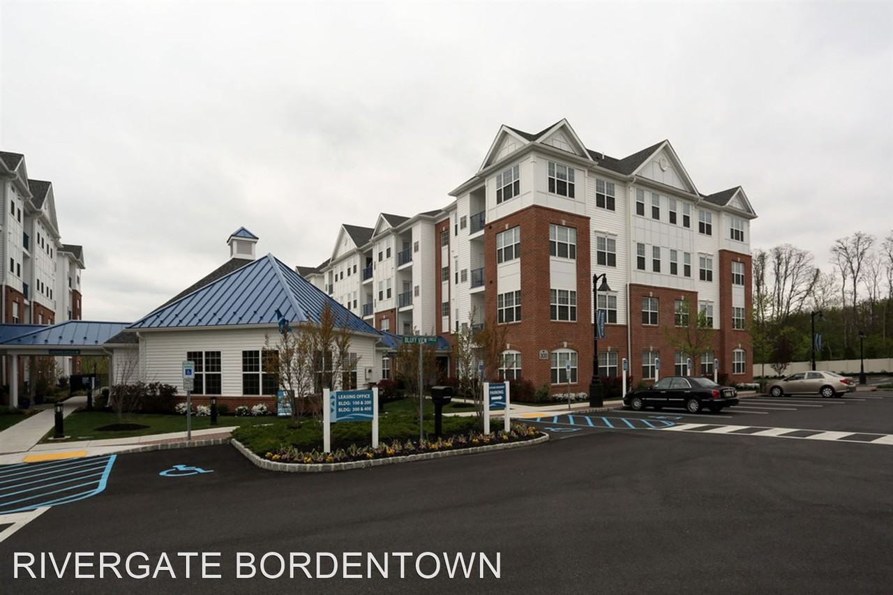 500 BLUFF VIEW CR - Photo 3 of 9