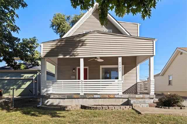 2202 W 47th Ter - Photo 2 of 32