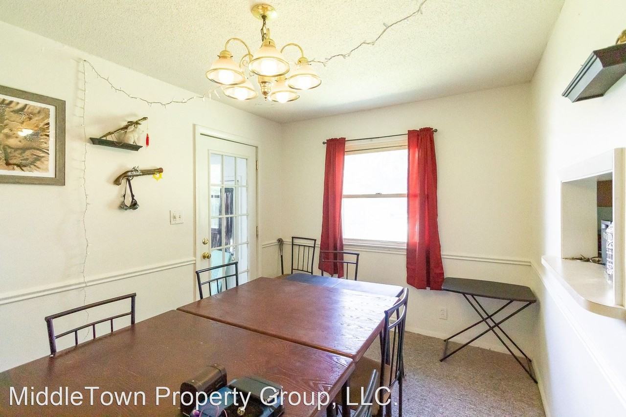 1901 N Maplewood Ave - Photo 3 of 9
