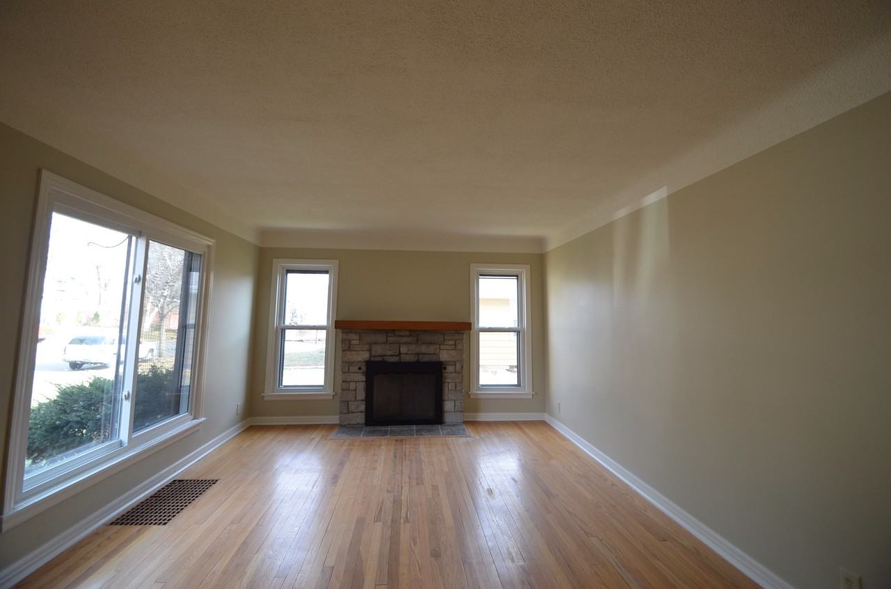 327 Chester St - Photo 2 of 7