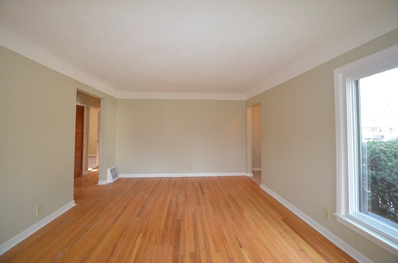 327 Chester St - Photo 3 of 7