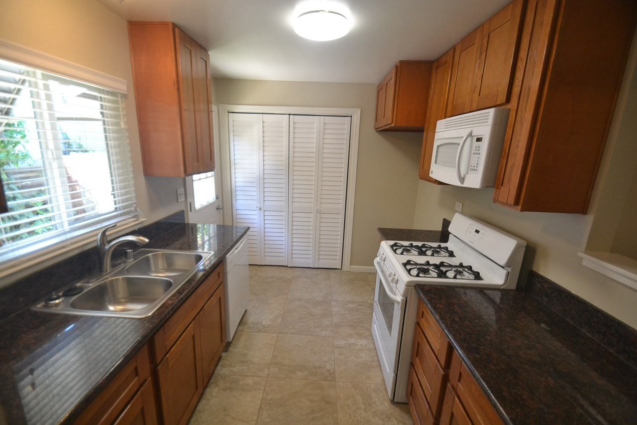 1390 Hopkins St - Photo 2 of 11