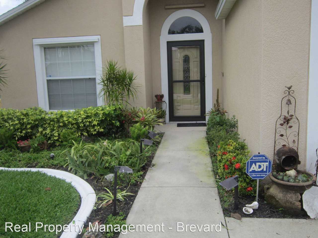 660 Wickham Lakes Dr - Photo 3 of 8