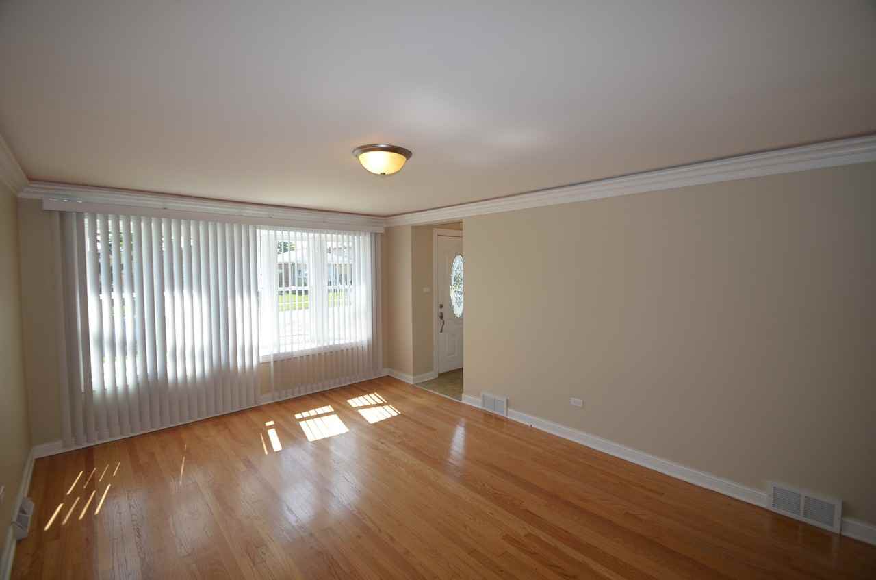 7814 Neenah Ave - Photo 3 of 6