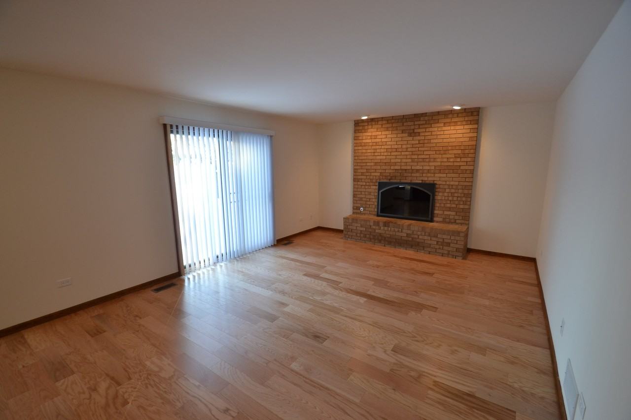 745 Jamestowne Ct - Photo 2 of 9