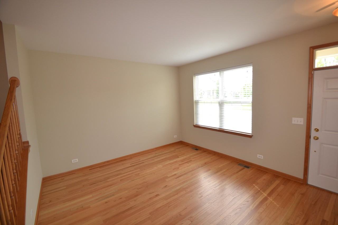 378 Oakmont Dr - Photo 2 of 10