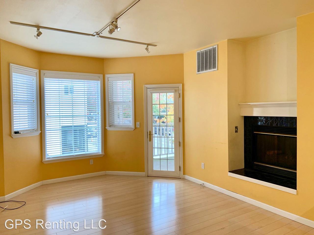 4139 Fremont Ave N - Photo 3 of 20