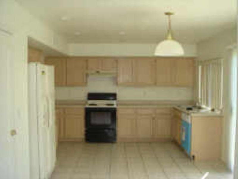 497 W San Angelo St - Photo 3 of 10