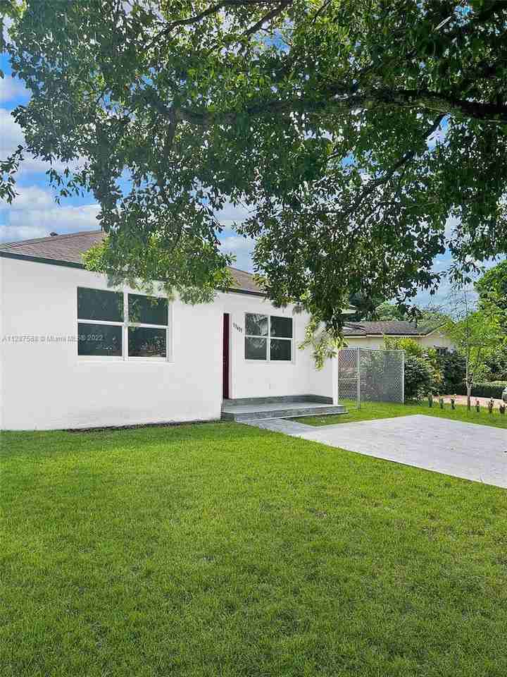 13601 Harrison St - Photo 2 of 8