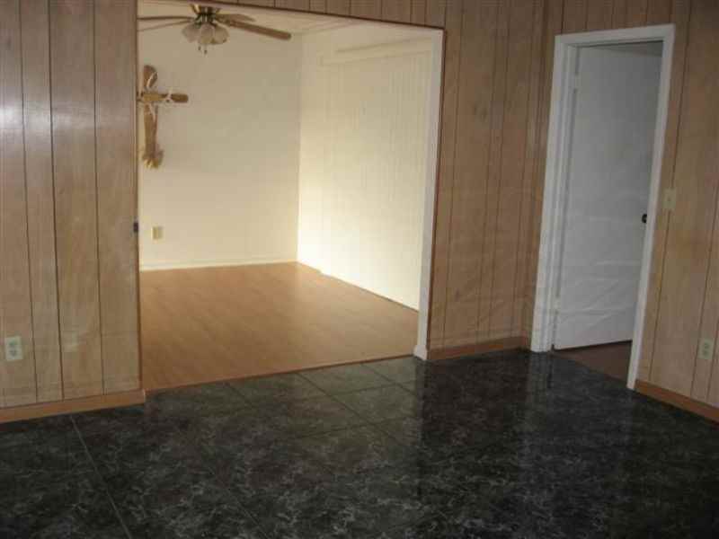 2648 Oakdale Ct - Photo 2 of 6