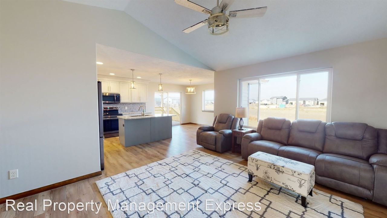 116 Patricia St - Photo 2 of 12