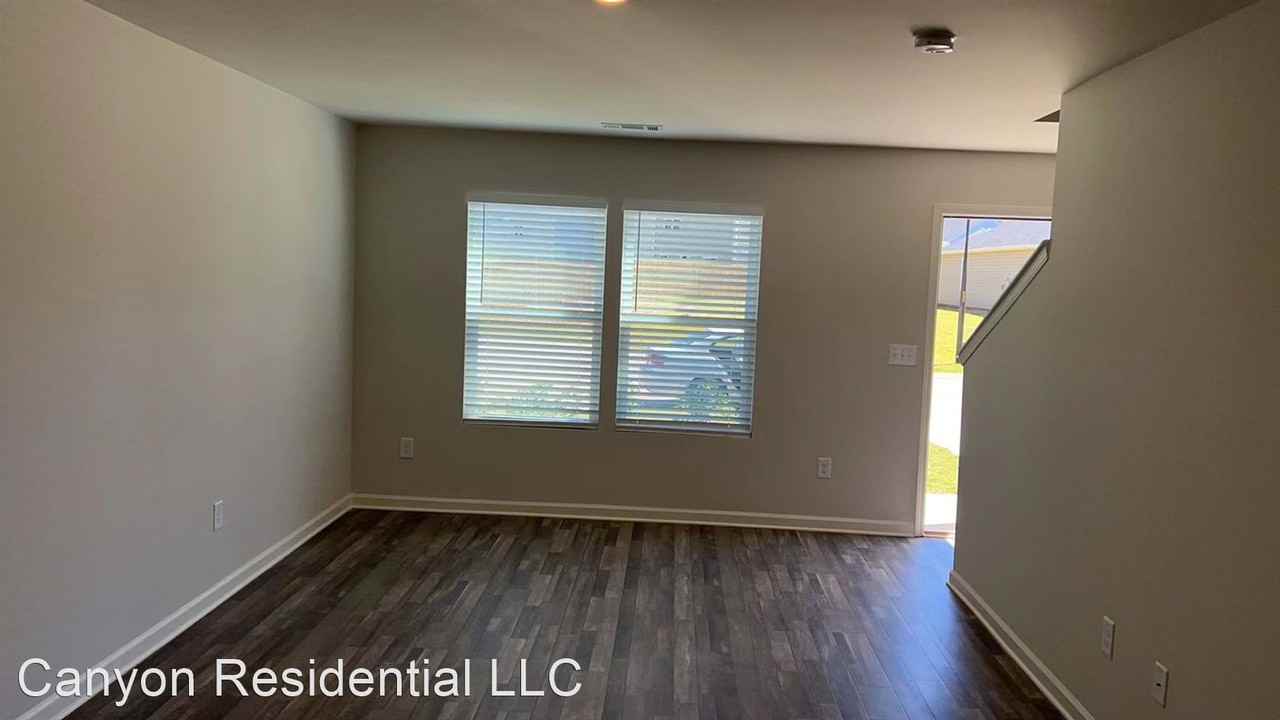 559 Dayspring Dr - Photo 3 of 18