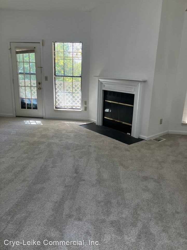 249 Glenstone Cir - Photo 3 of 11