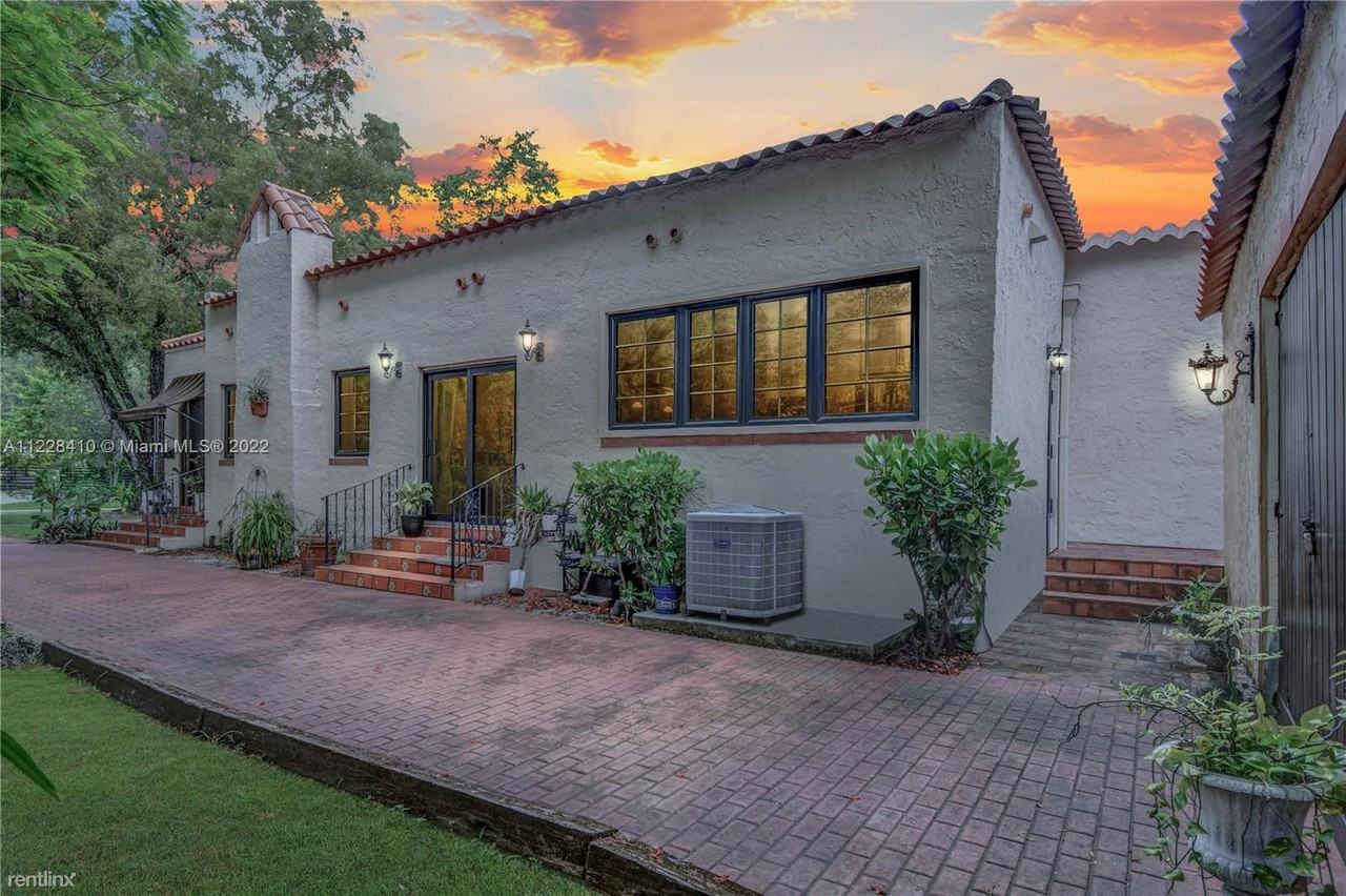 914 Madrid St - Photo 2 of 10