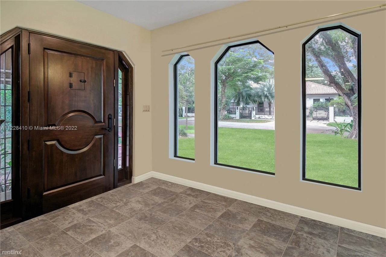 914 Madrid St - Photo 3 of 10