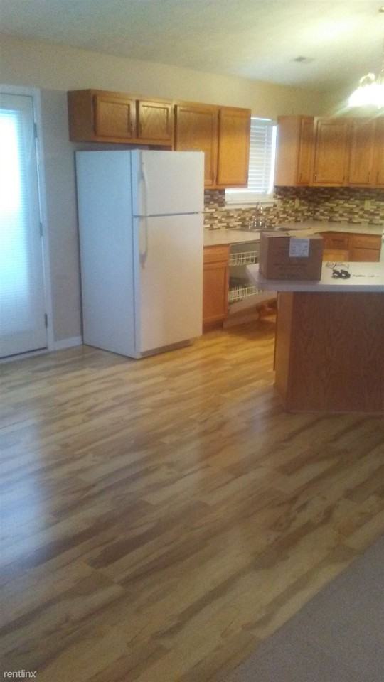 3264 Greentree Cir - Photo 2 of 3