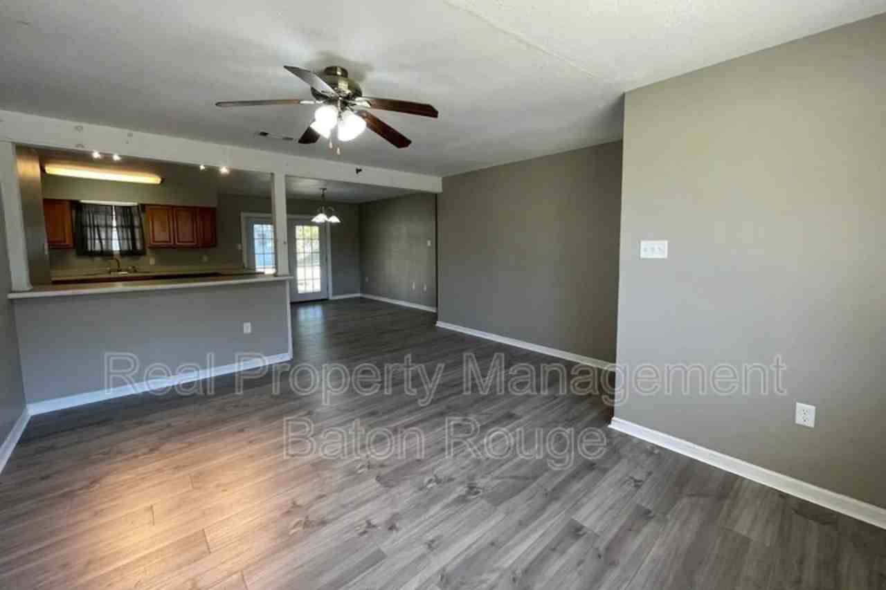 14437 Locust St - Photo 3 of 10