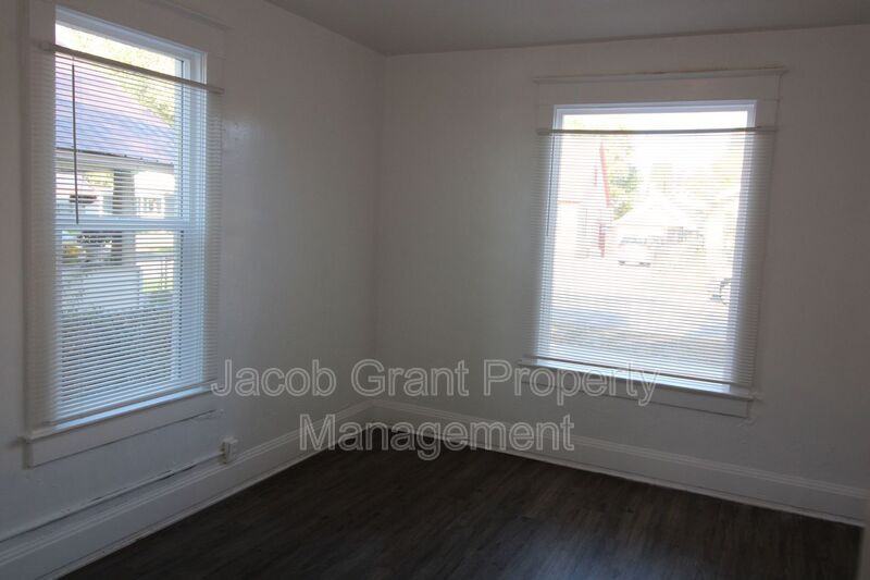307 H St - Photo 3 of 10