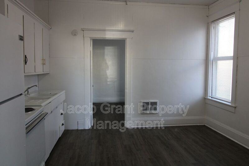 307 H St - Photo 4 of 10