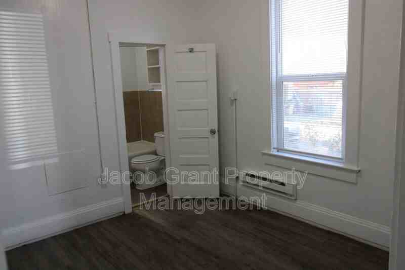 307 H St - Photo 7 of 10