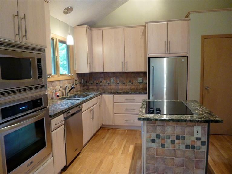 9403 Oakhurst Ct - Photo 2 of 15