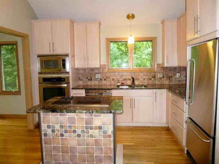 9403 Oakhurst Ct - Photo 3 of 15