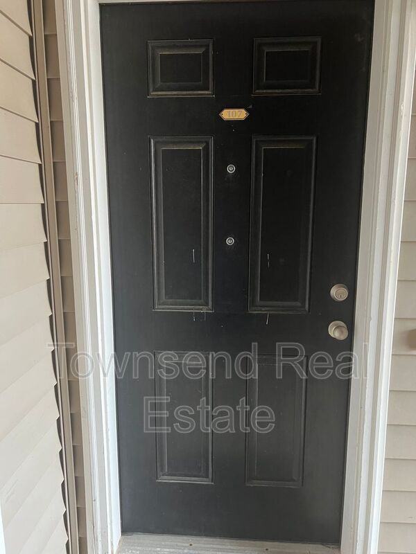 621 Marshtree Ln #107 - Photo 3 of 18