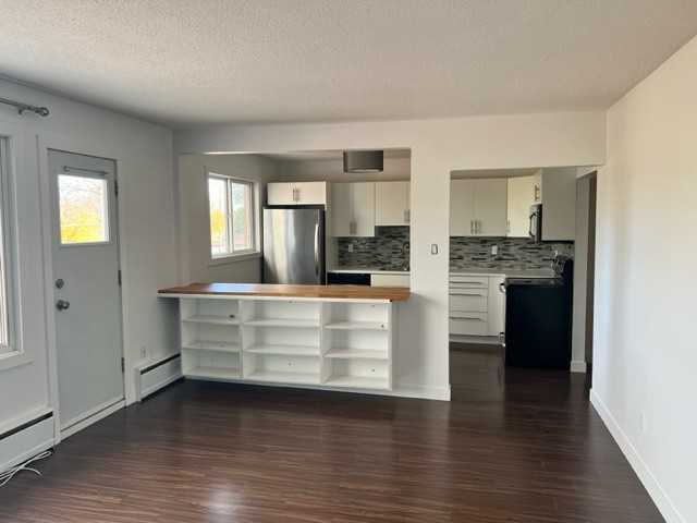 230 Broadway Avenue East - Photo 3 of 8