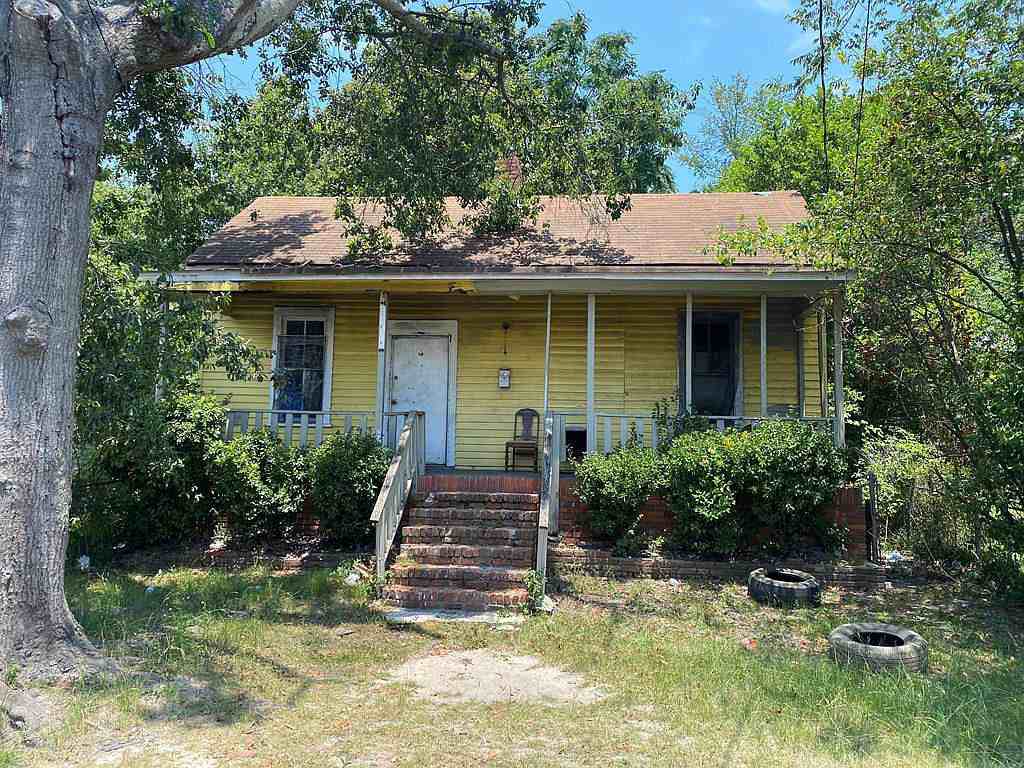 1161 Noble St - Photo 2 of 4