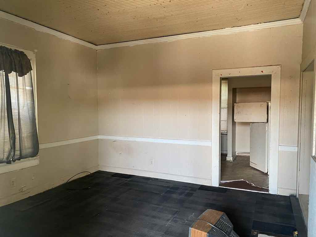 1161 Noble St - Photo 4 of 4