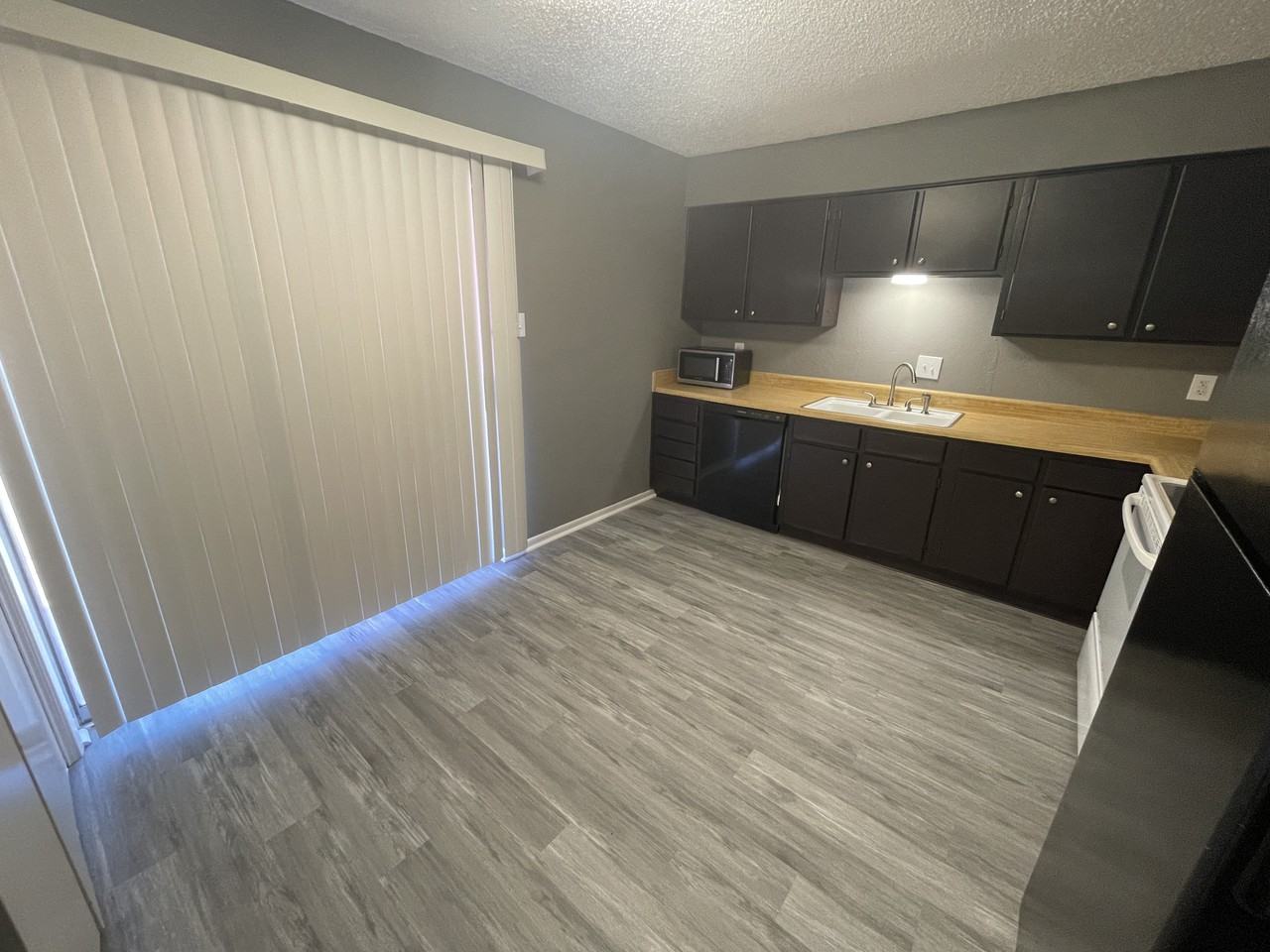 1102 Harley Dr - Photo 3 of 9