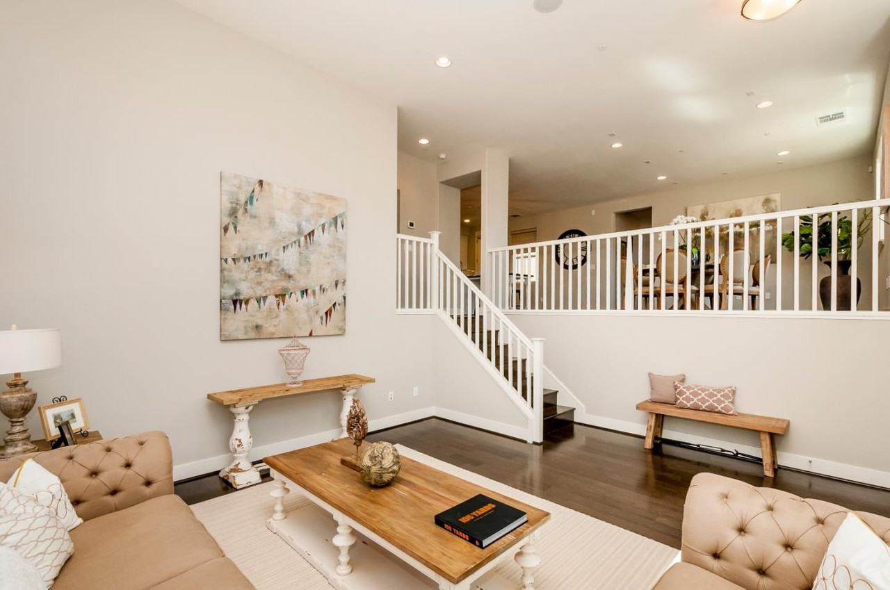 401 Derby Ave - Photo 2 of 15