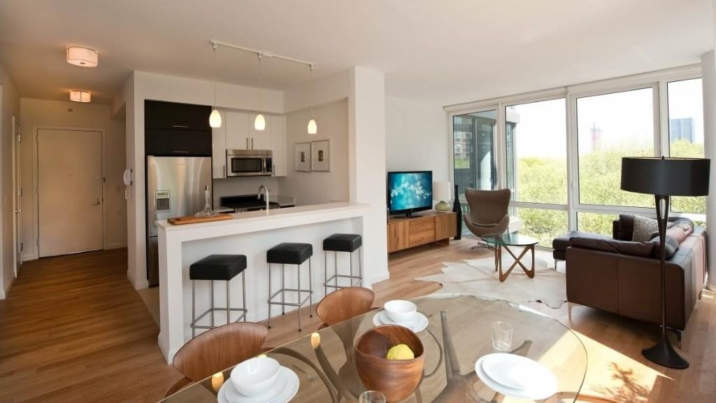 808 Columbus Ave #14E - Photo 3 of 11