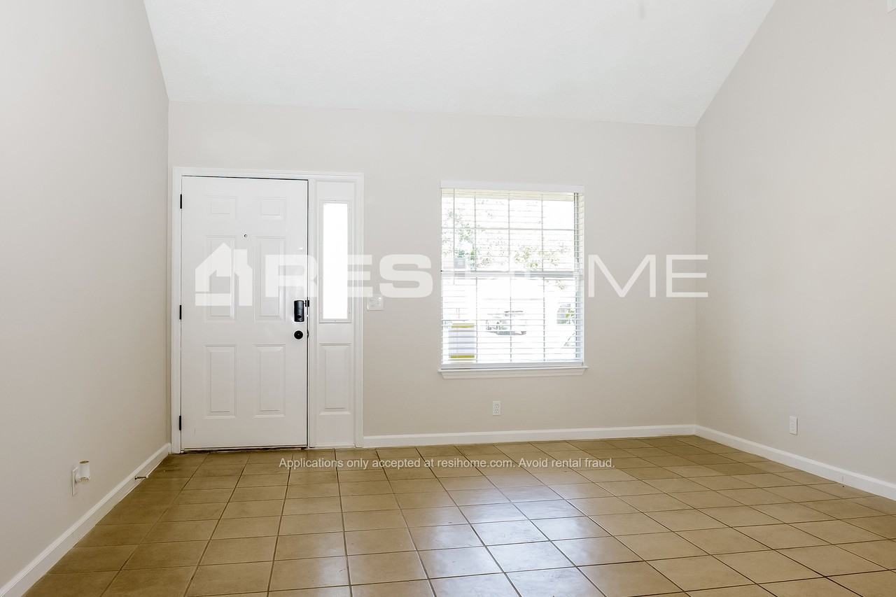 2711 River Bend Dr - Photo 3 of 23