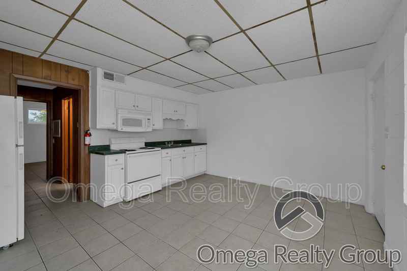 1610 6th Ave S #11 - Photo 4 of 15