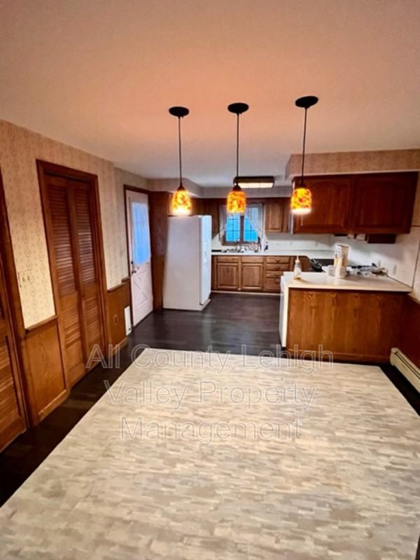 37 N Front St - Photo 4 of 10